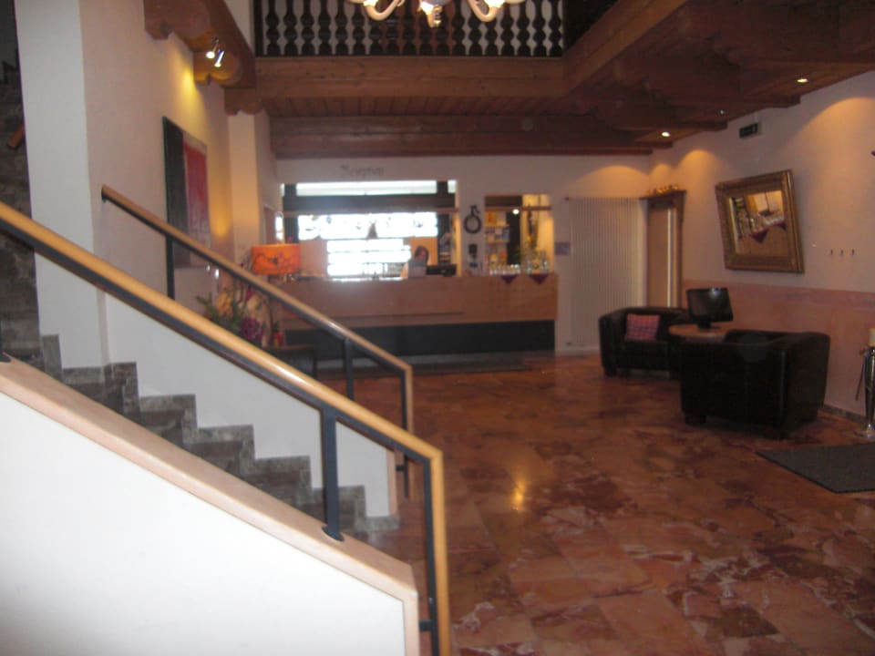 Lobby und Eingang Hotel Bannwaldsee