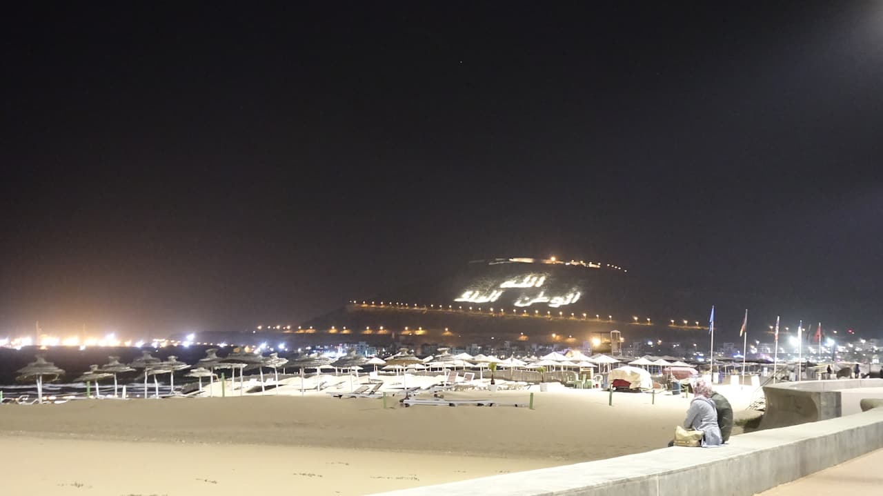 Strand bei Nacht. Höhe RIU-Hotel Dunes D'or Ocean Club