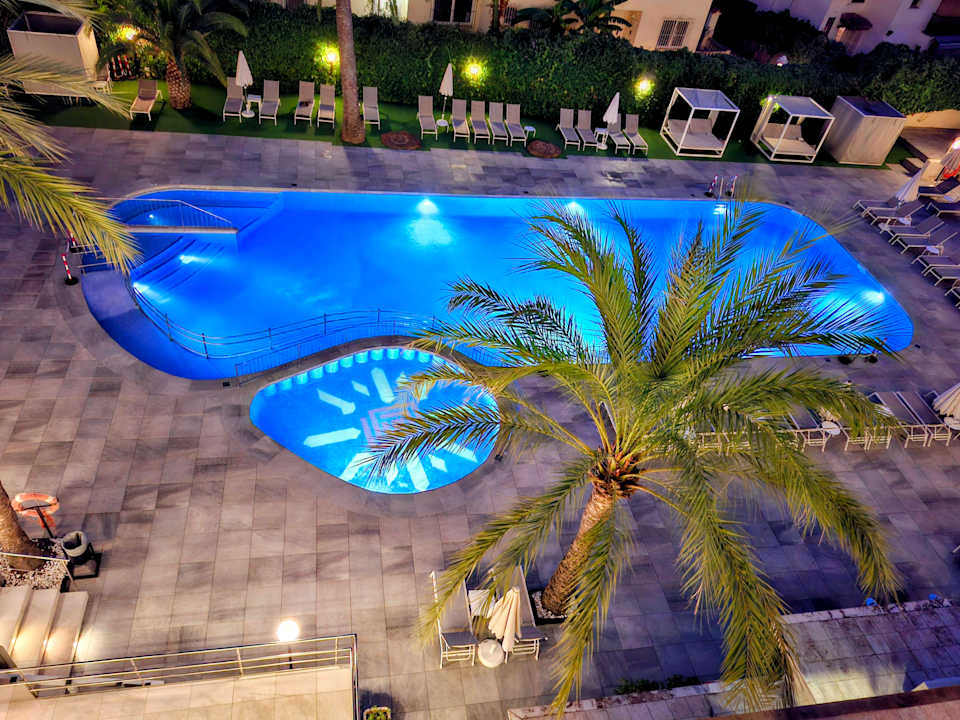 Pool Hotel Cosmopolitan