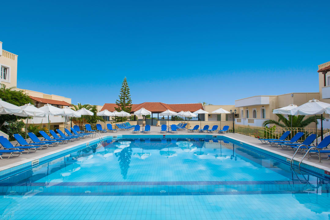 Pool Hotel Alexander House