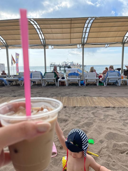 Strand Saturn Palace Resort Hotel