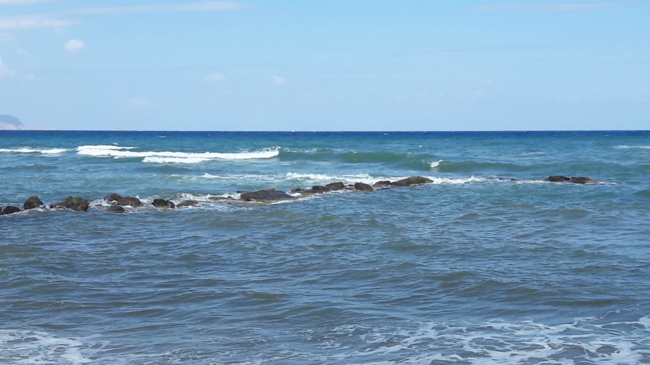Felsen im Meer Hotel Serita Beach