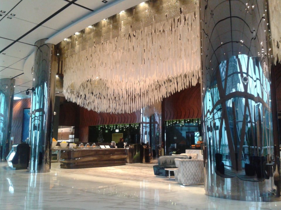 Eingangsbereich Andaz Capital Gate Abu Dhabi - a concept by Hyatt