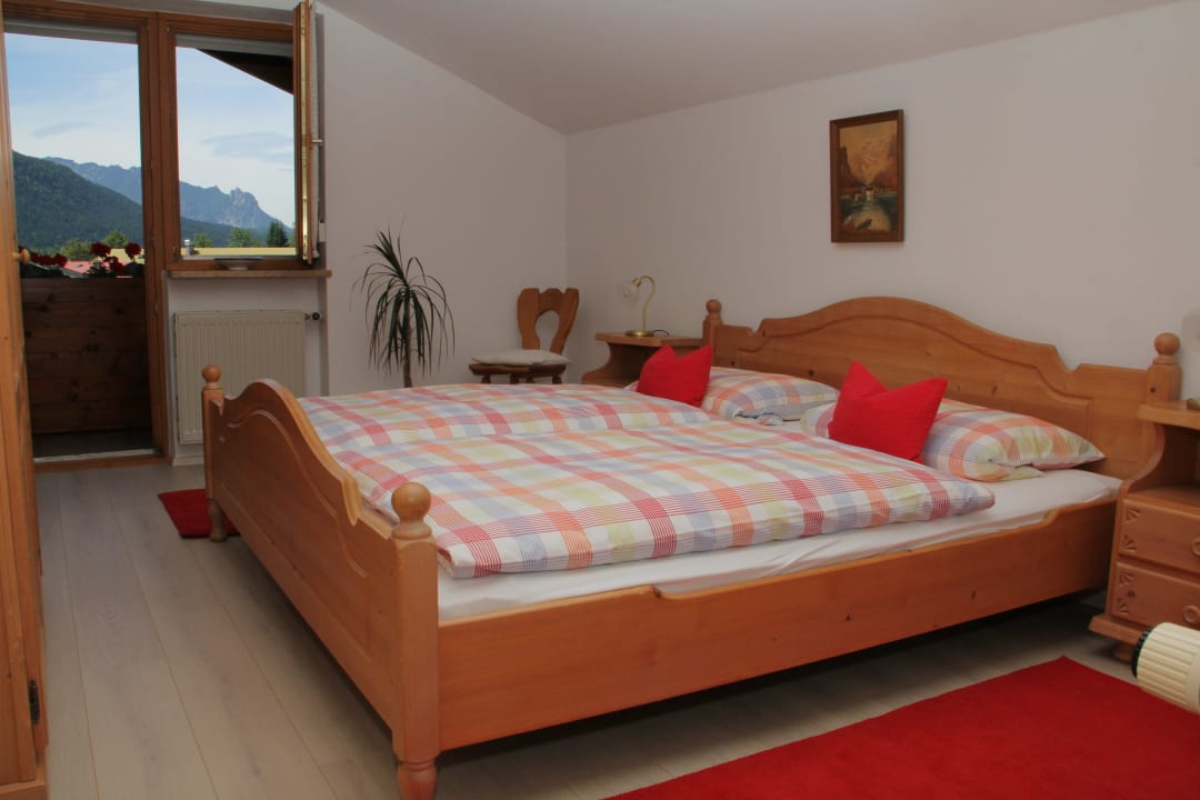 Schlafzimmer Edelweiss Schlafende Hexe im Buchenwald