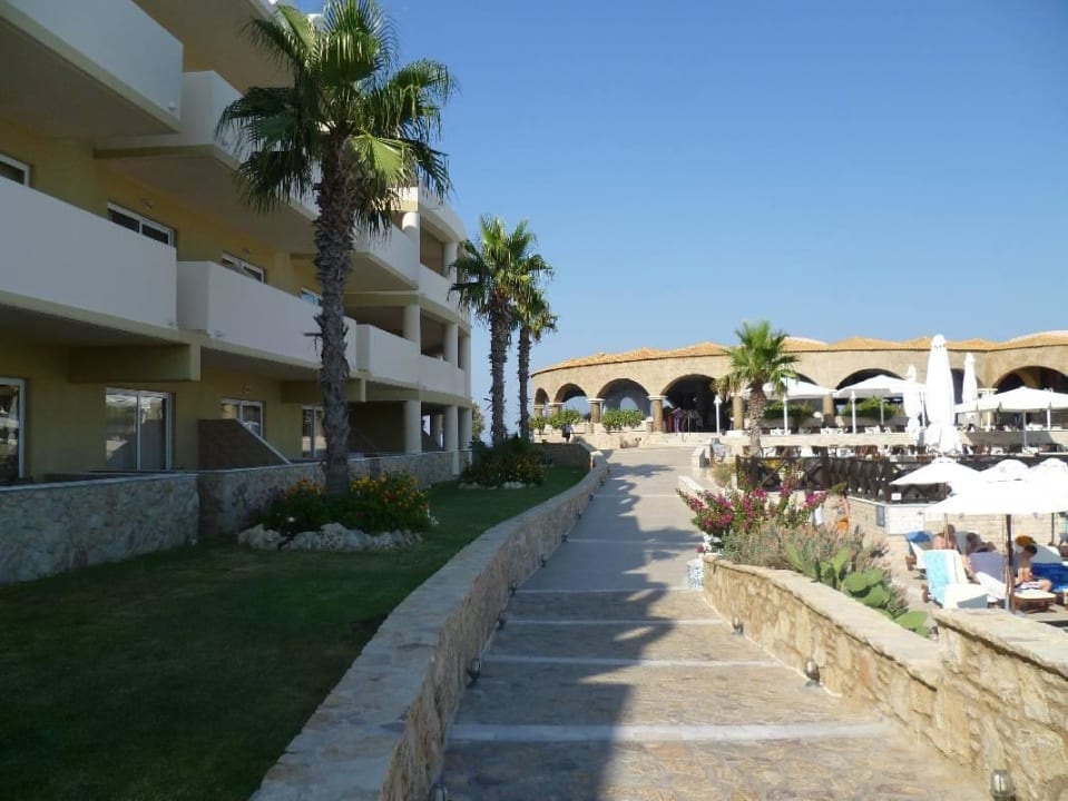 Weg zum Restaurant Hotel Kalithea Horizon Royal