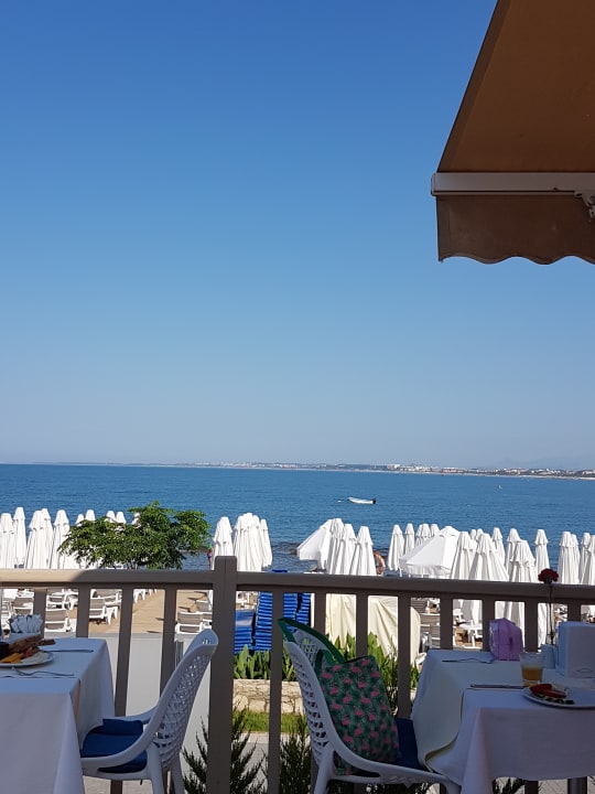 Blick von der Restaurantterrasse  Can Garden Beach