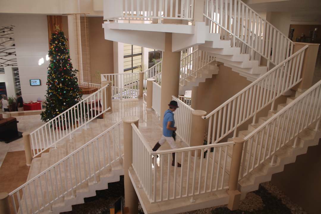 der Fussweg in die oberen Zimmer Sirenis Tropical Varadero