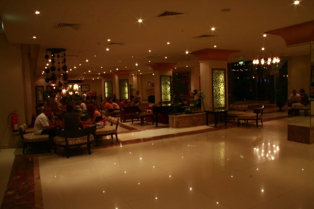 Empfangsbereich mit Piano Bar SUNRISE Cardina Resort