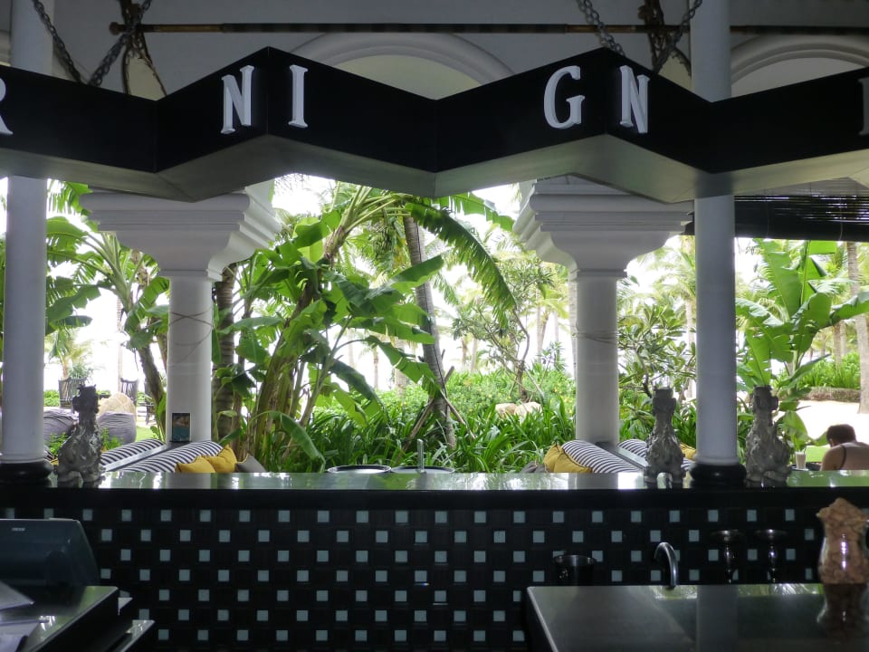 Long Bar Hotel InterContinental Danang Sun Peninsula Resort