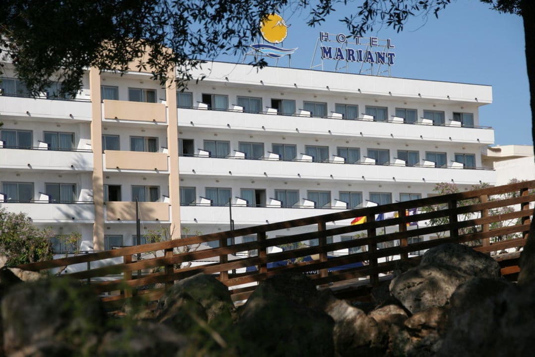 Blick auf die Poolseite Hotel Mariant