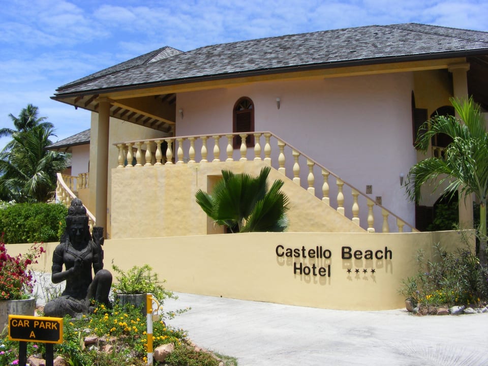 Die Zufahrt zum Hotel Castello Beach Hotel