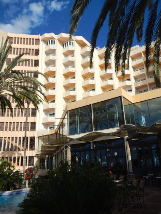 Hinauf zum 7. Stock .. Rezeption Corallium Dunamar by Lopesan Hotels