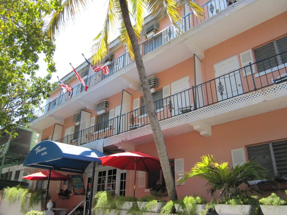 Eingang an der Frontseite Hotel Towne