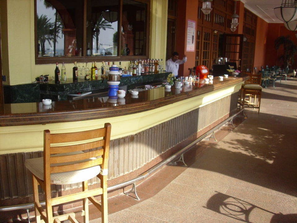 Bar von außen The Norm Oriental