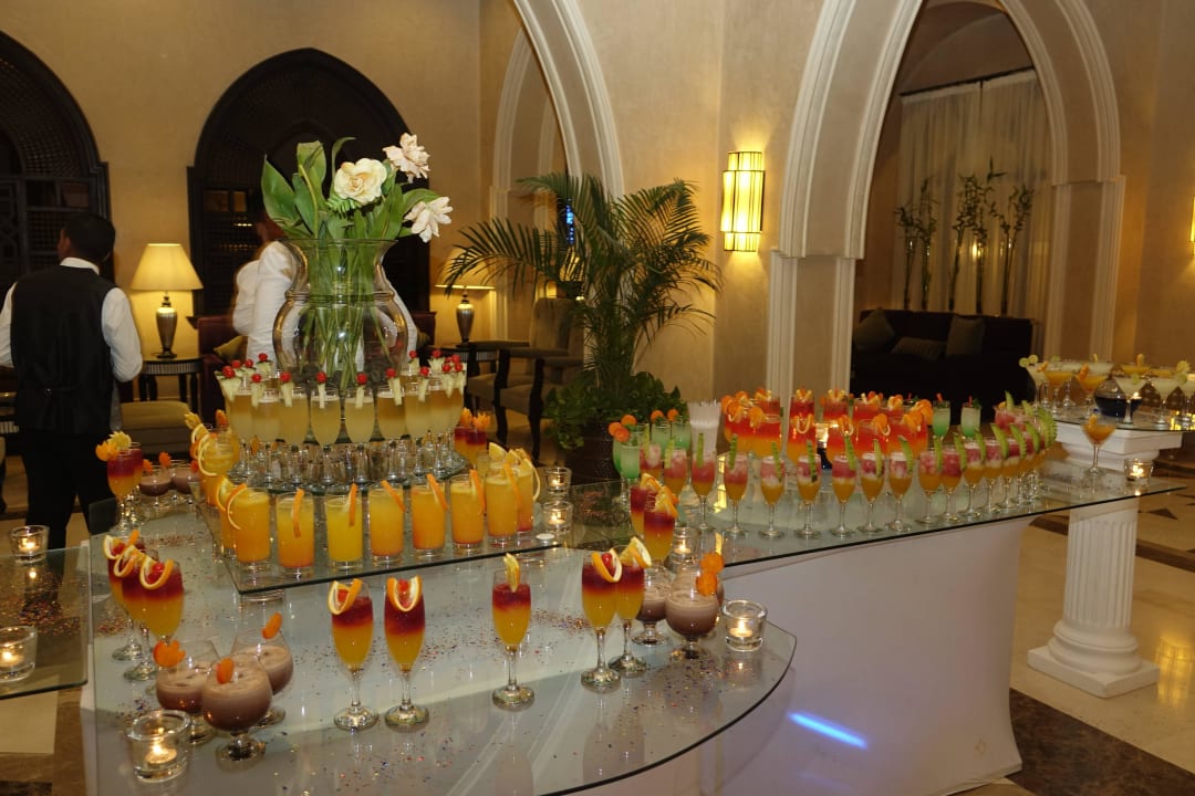 Cocktail in der Lobby Hotel JAZ Makadi Star & Spa
