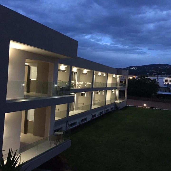 Außenansicht Hotel Marinos Beach