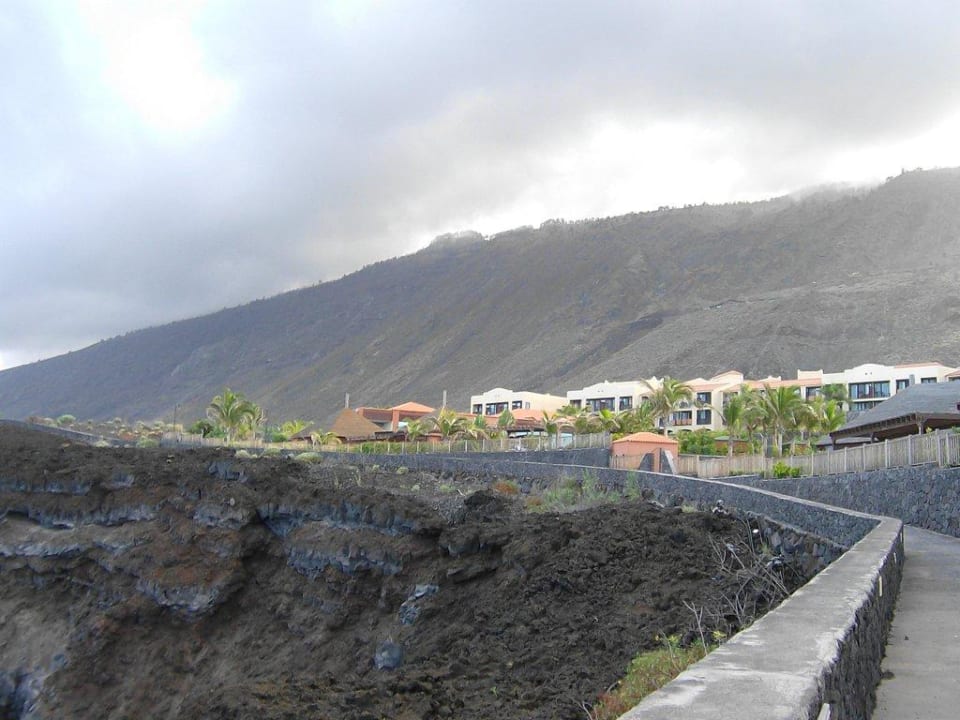 Die Wolkendecke hängt den halben Tag am Berg La Palma Princess