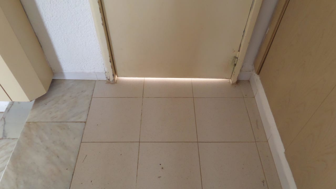 Türen klappern bei Wind  Hotel El Mouradi Djerba Menzel