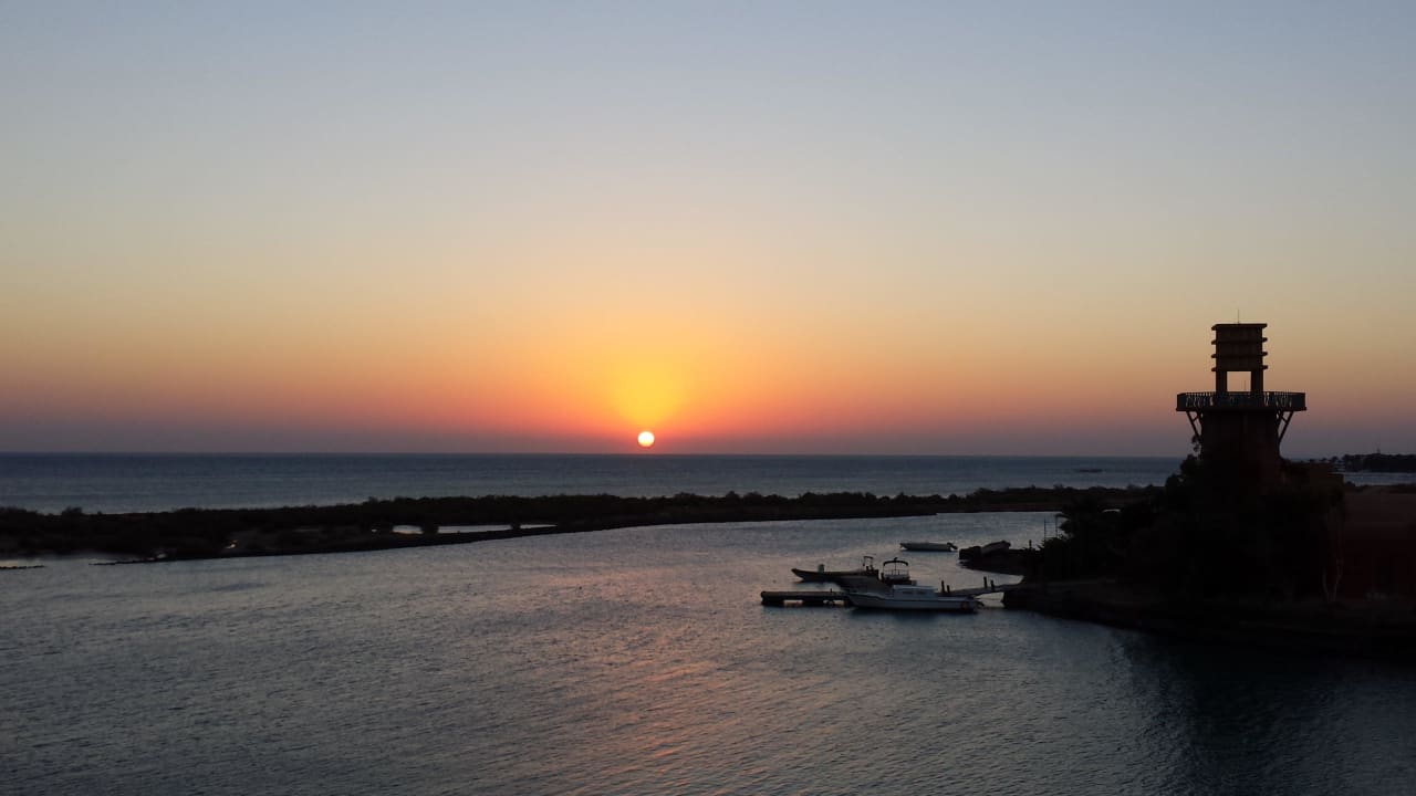 Sonnenaufgang von unserem Balkon aus gesehen Hotel Three Corners Ocean View prestige - Adults only