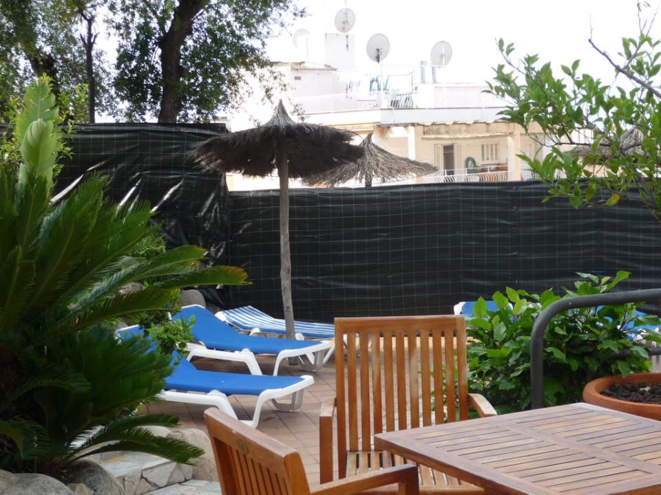 Wunderbarer Poolbereich Hotel Alba Seleqtta