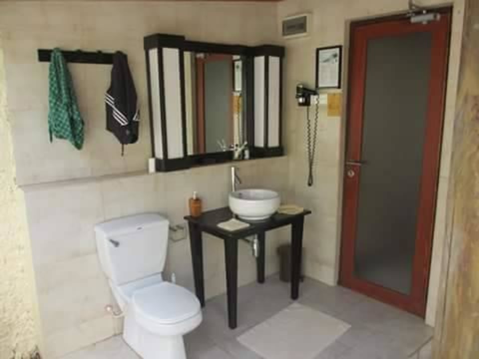 Halboffenens Bad Kuredu Island Resort & Spa