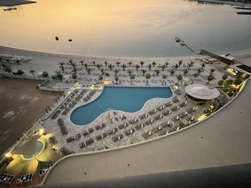 Pool Hampton by Hilton Marjan Island