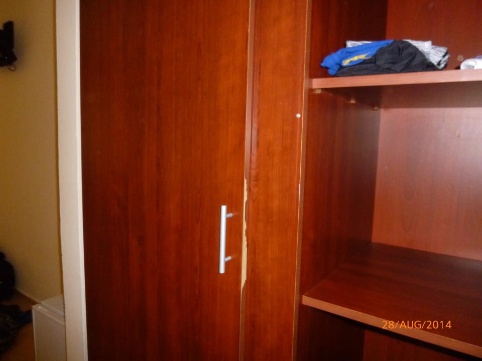 Schrank Club Resort Atlantis