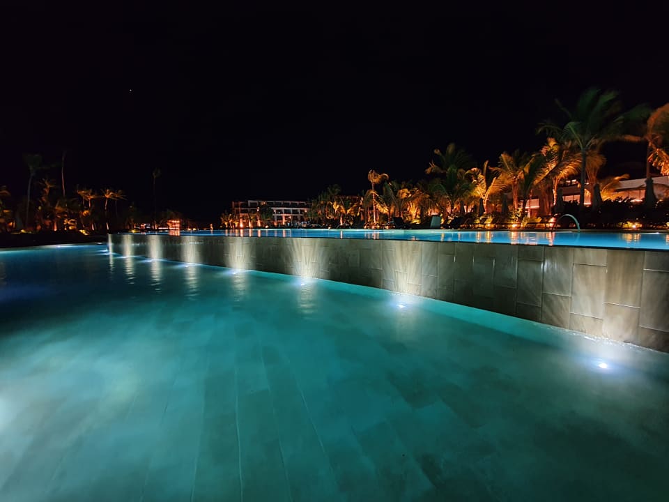 Pool Lopesan Costa Bávaro Resort, Spa & Casino