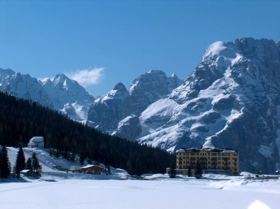 Blick vom Balkon über den See Grand Hotel Misurina