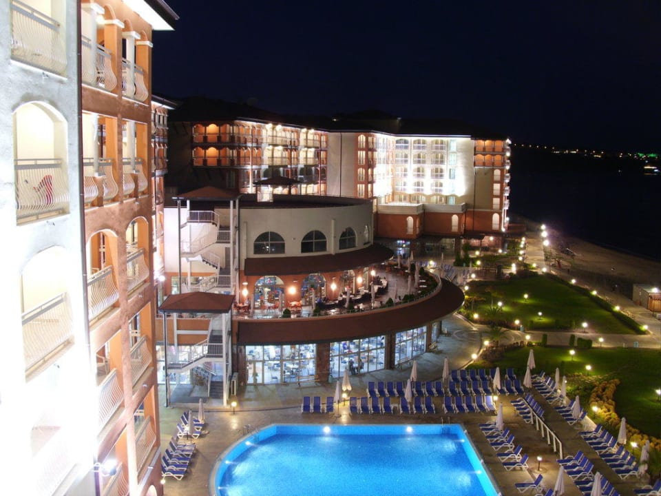Abends, Blick zur Bar und zum Pool Sol Luna Bay