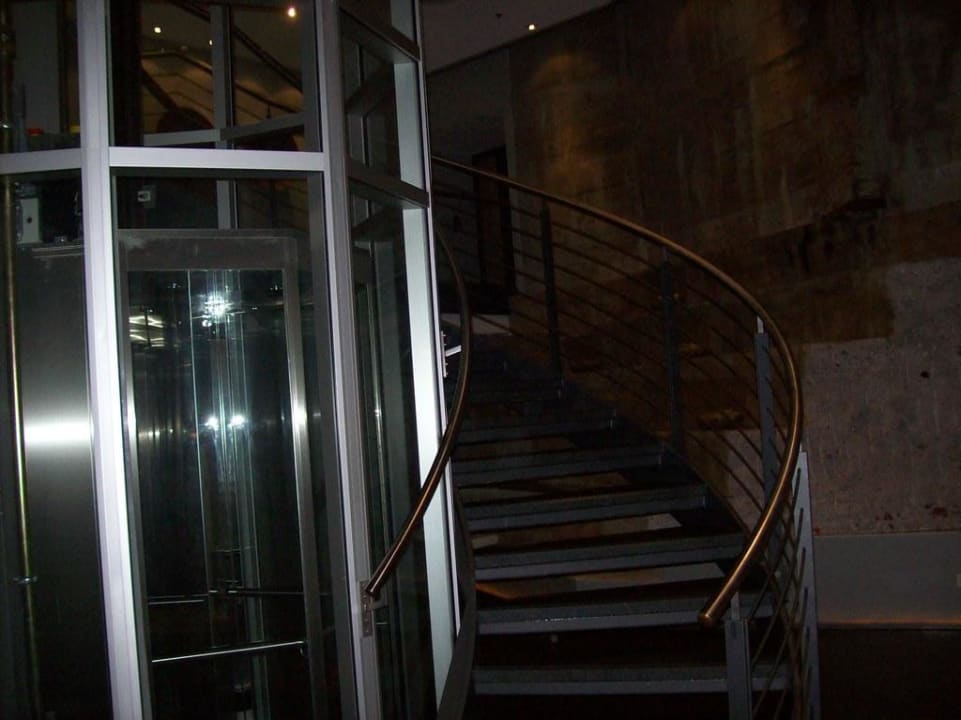 Aufgang zum Restaurant Mövenpick Hotel Hamburg