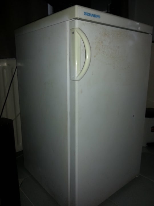 Schmutziger Kühlschrank.. Hotel Geranion Village