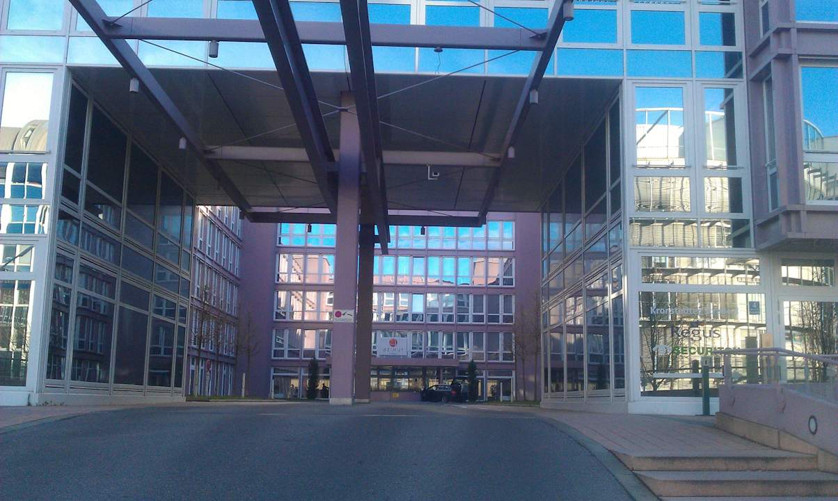 Einfahrt acom Hotel München