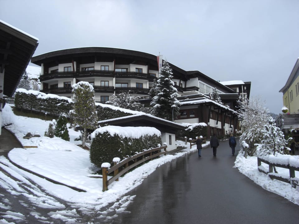 Hotel von der Zufahrtstrasse her Hotel Erlebach