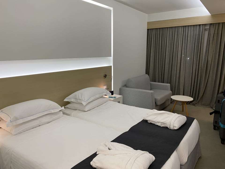 Zimmer Neptune Luxury Resort