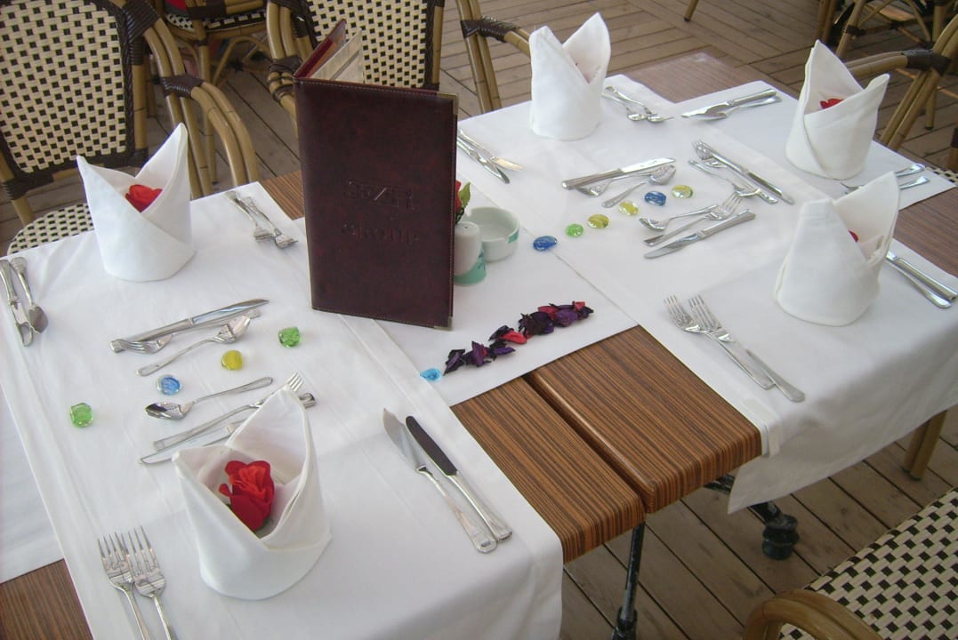 Toll gedeckter Tisch im Fischrestaurant Atlants Club Grand Side