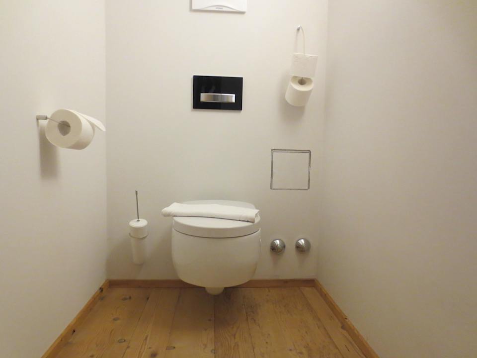 Getrennte Toilette im Doppelzimmer Raffl's Tyrol Hotel