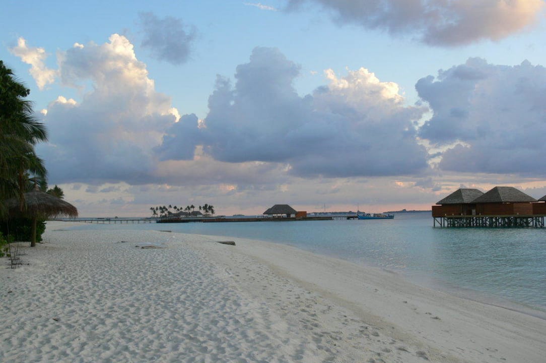 Strand Westseite Veligandu Maldives Resort Island