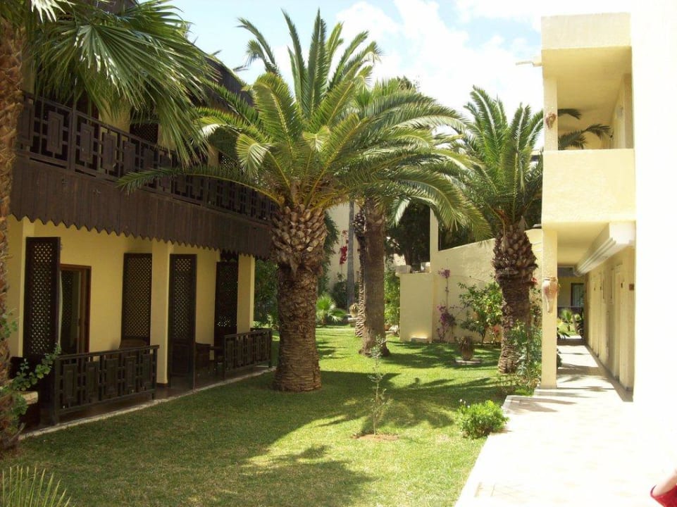 Schöne Gartenanlage Hotel Paradis Palace