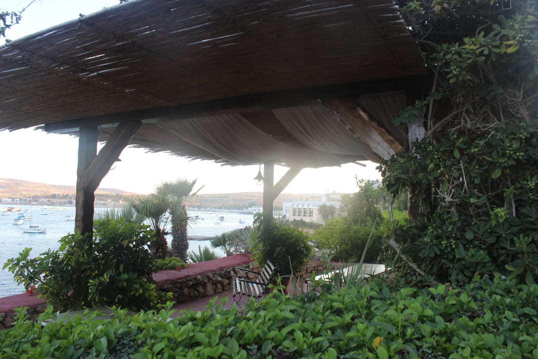 Plätzchen um die Aussicht zu genießen Hotel Mellieha Bay