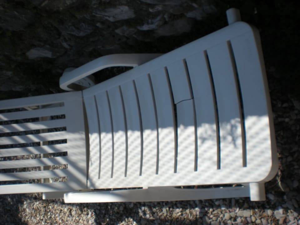 Kaputte Liegen Hotel Bogliaco