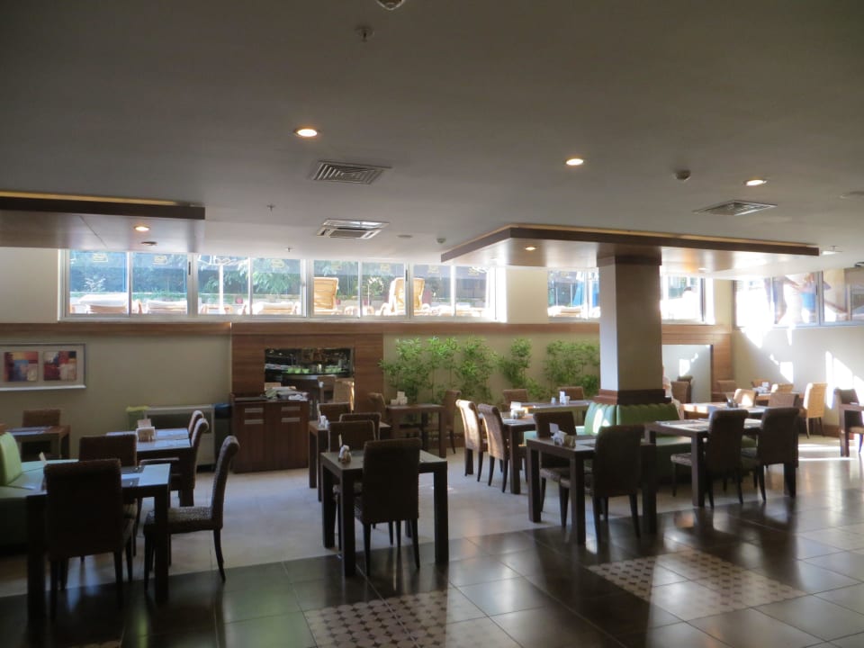 Restaurant Ambassador Plaza Hotel