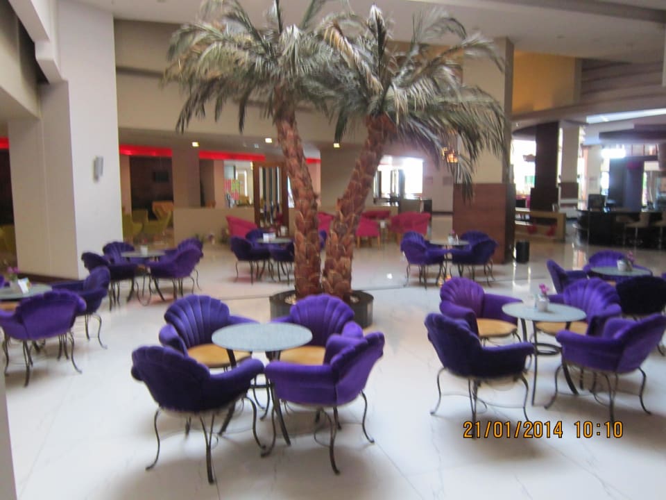Gemütl. Sitzgruppen in der Oasis Bar Limak Lara Deluxe Hotel & Resort