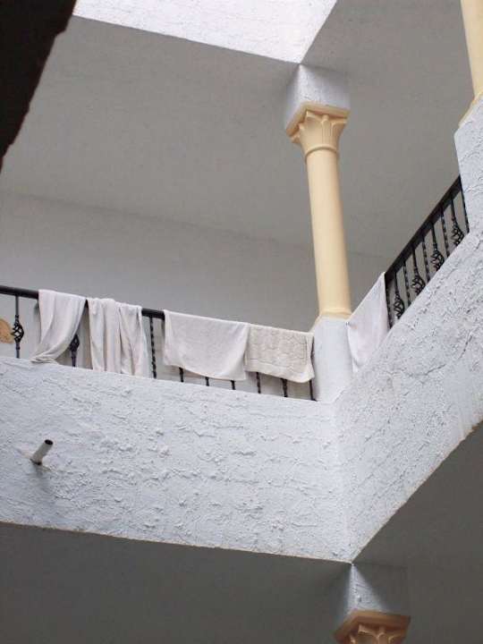Handtücher zum trocknen im Treppenhaus Hotel Nesrine