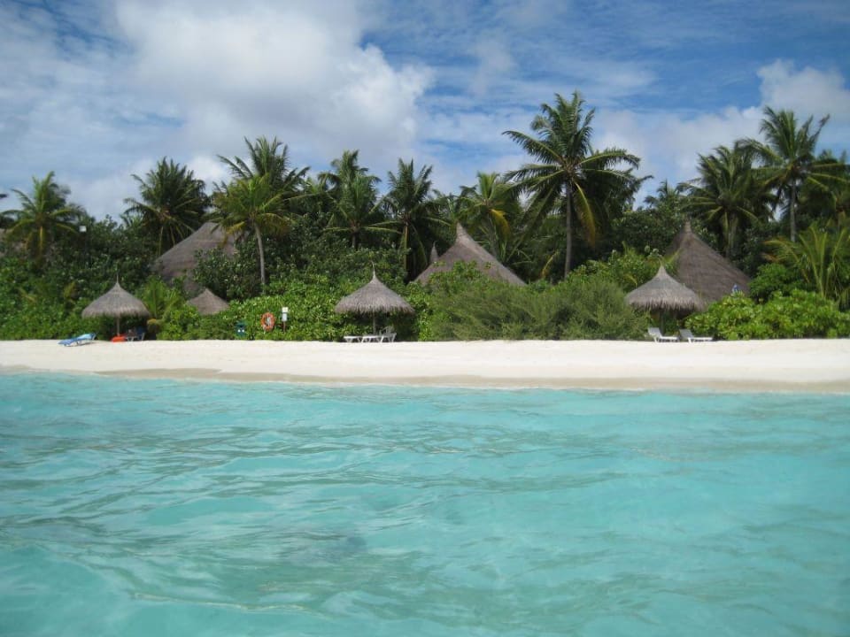 Blick auf den Strand von der Lagunenseite Sun Siyam Vilu Reef