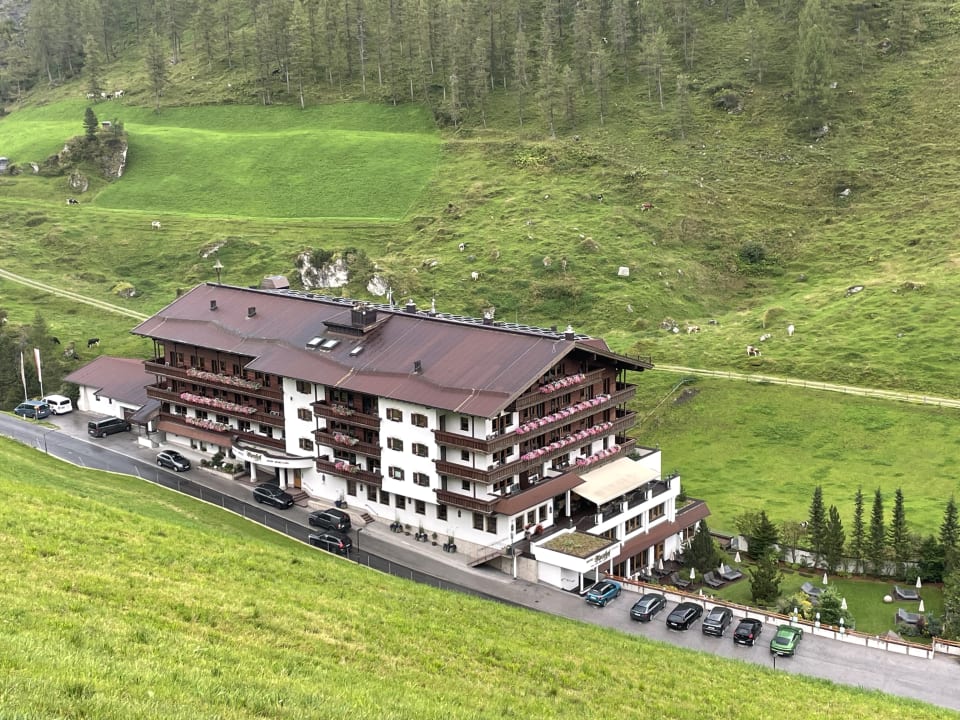 Außenansicht Hotel Alpenhof