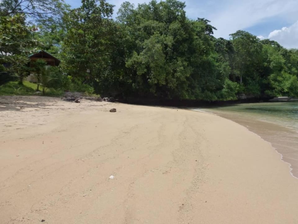 Beach MC Beach Resort Bunaken