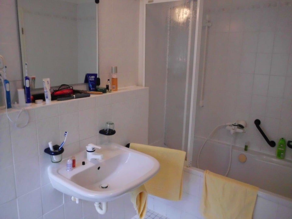 Badezimmer mit Wanne Landhotel Harz