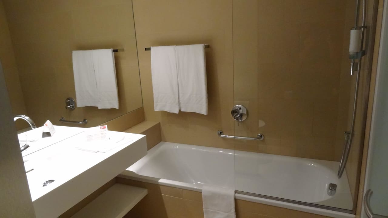 Badezimmer DoubleTree by Hilton Vienna Schonbrunn