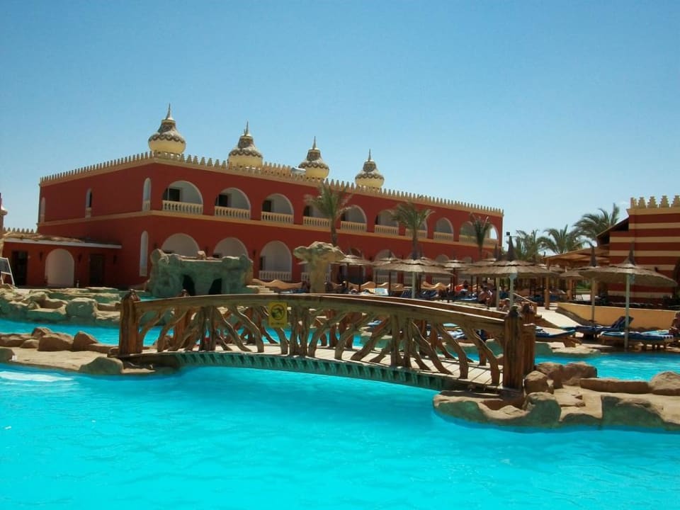 Einer der vielen Brücken der Pools Pickalbatros Alf Leila Wa Leila Resort - Neverland Hurghada